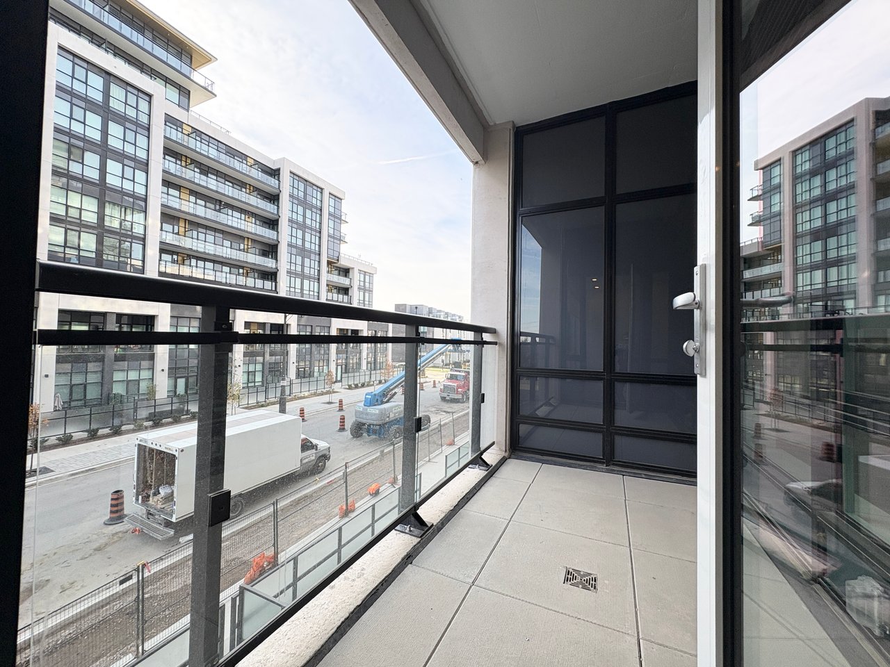395 Dundas Street W Unit: 223
