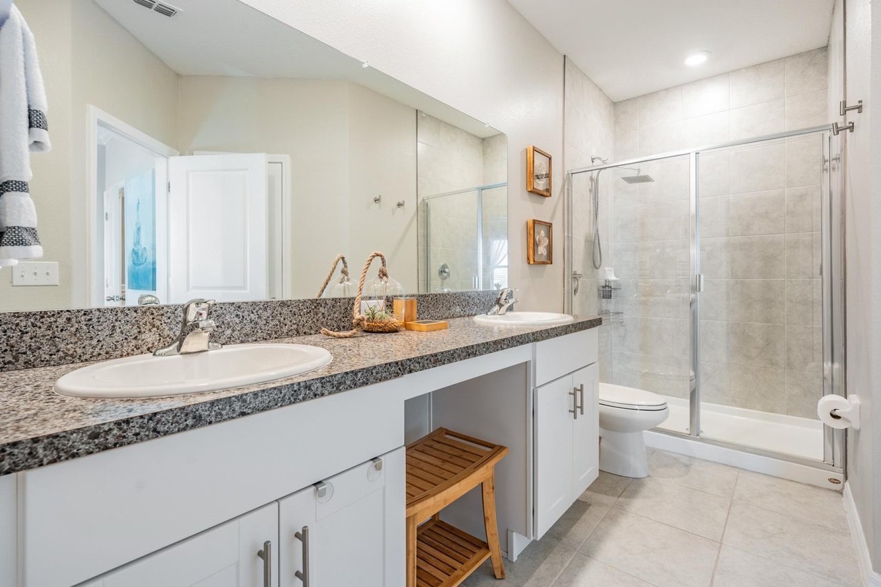 Modern Lennar Townhome with Lagoon Lifestyle