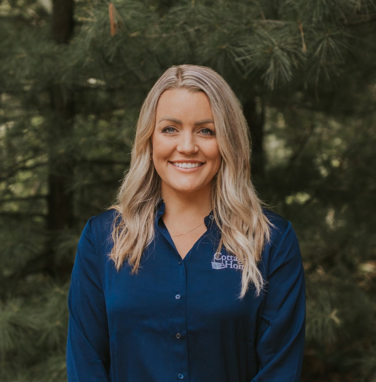 Danae Broekhuizen Holland, MI Real Estate Agent Headshot