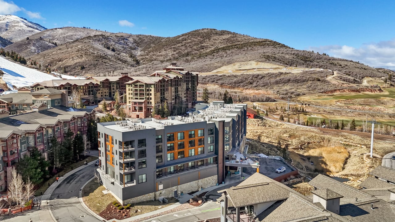 2670 W Canyons Resort Drive, 127