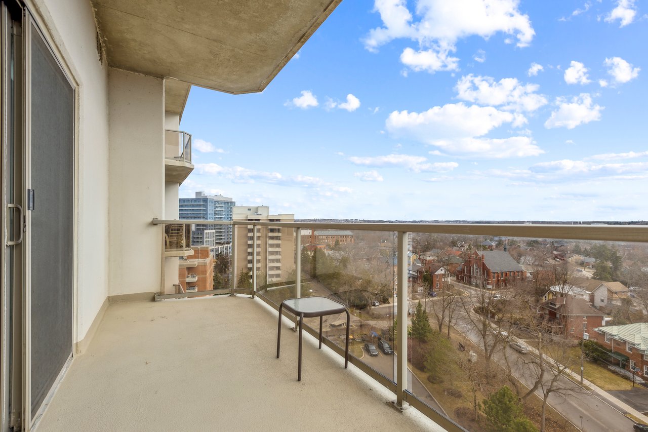 60 Wyndham Street S #909