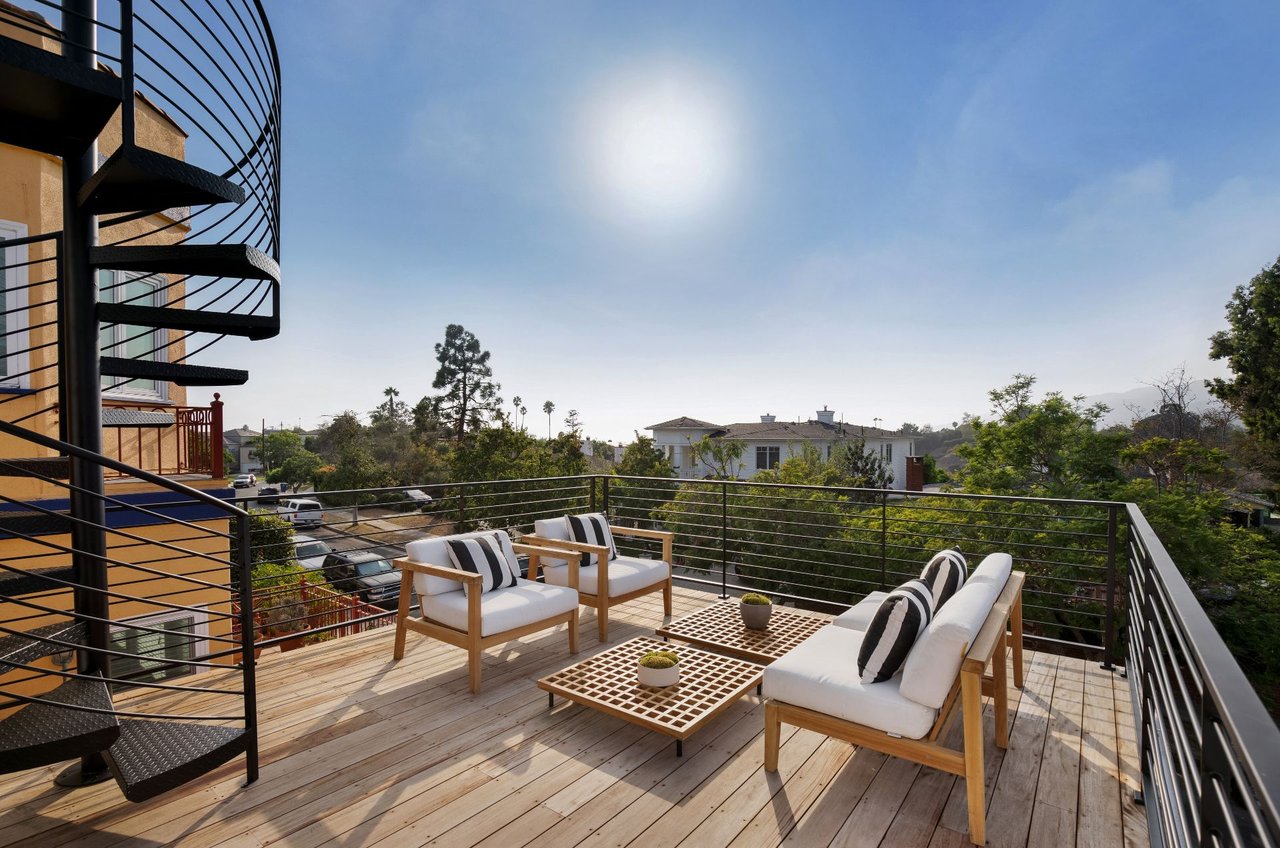 574 Mount Holyoke Ave