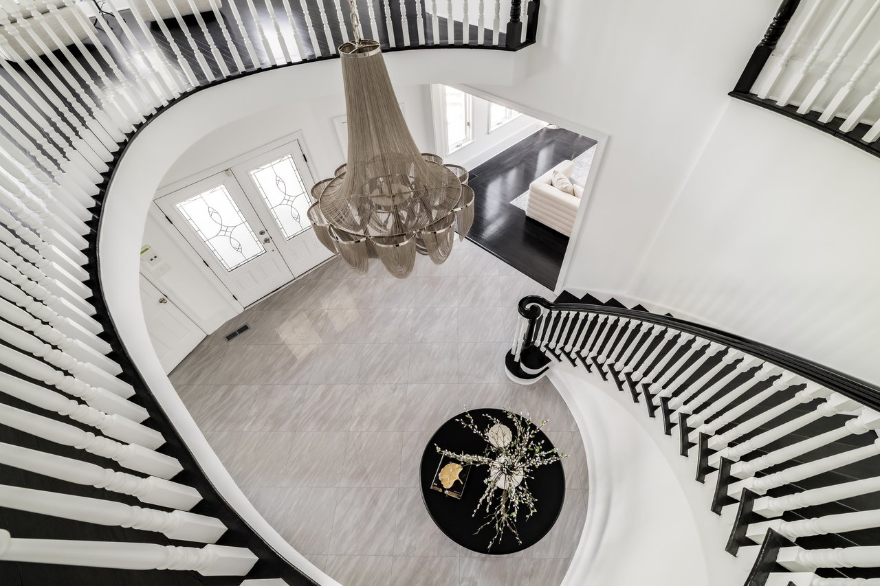 9200 Holly Oak Drive