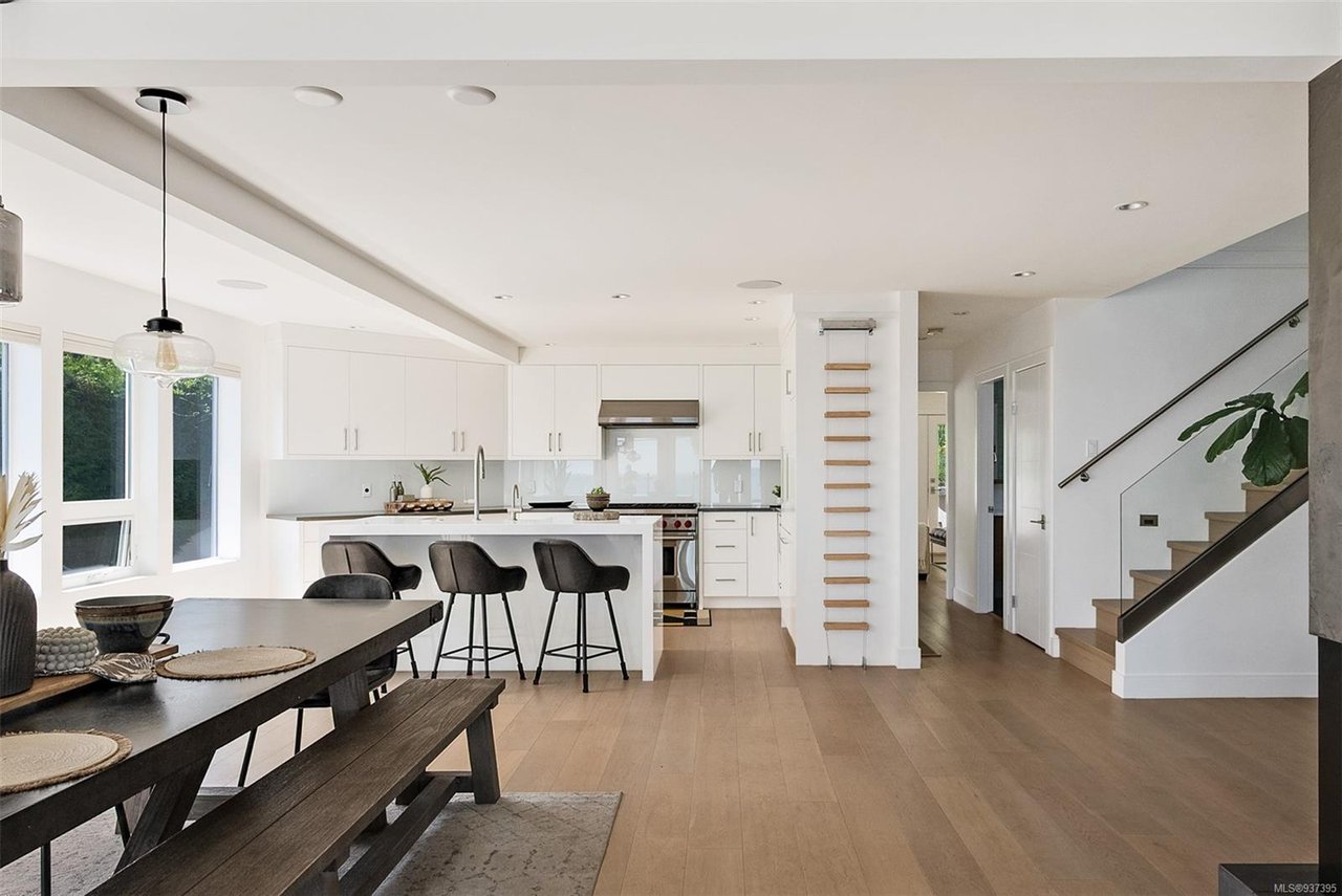 2378 Esplanade