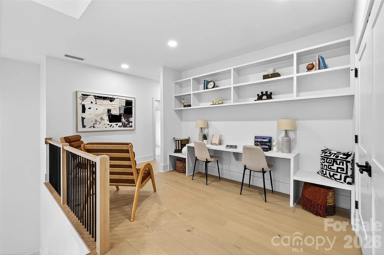 1209 Meadowood Ln