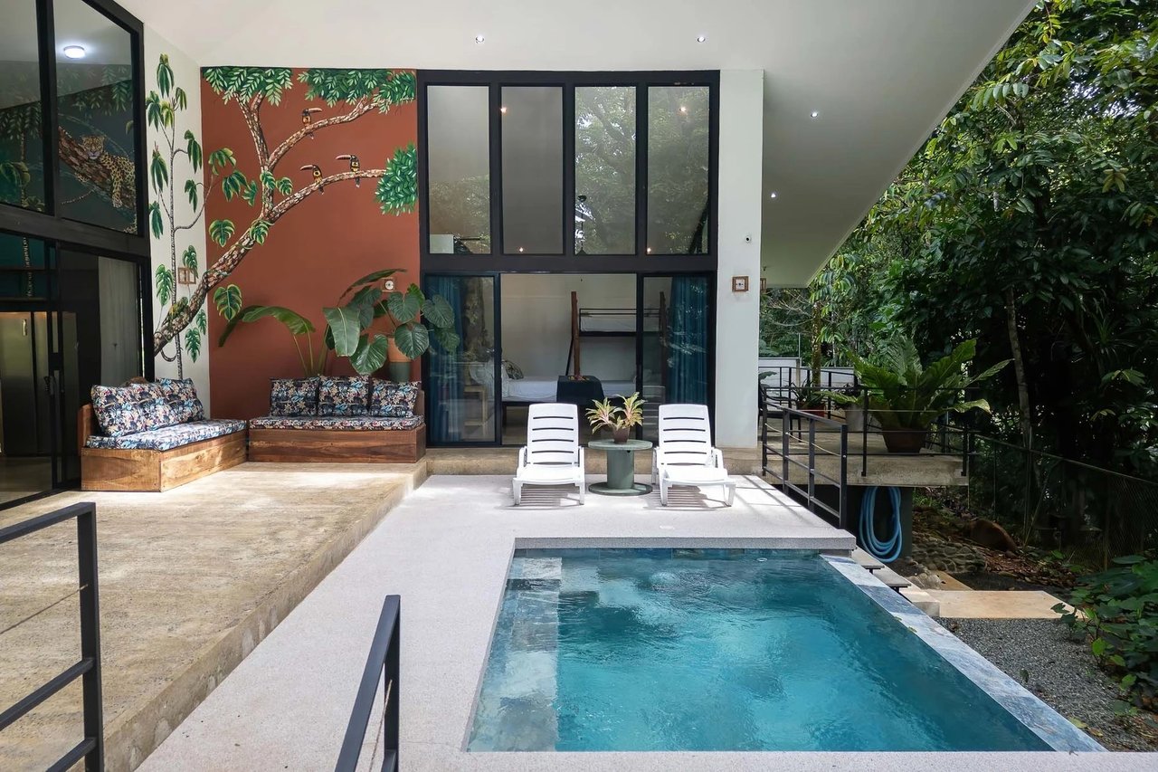 Gorgeous New Rainforest Villa with Pool and Creek, 20 minutes from Quepos