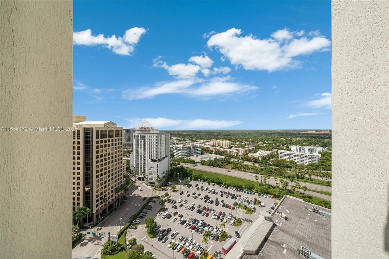 Metropolis II at Dadeland, Unit 2106