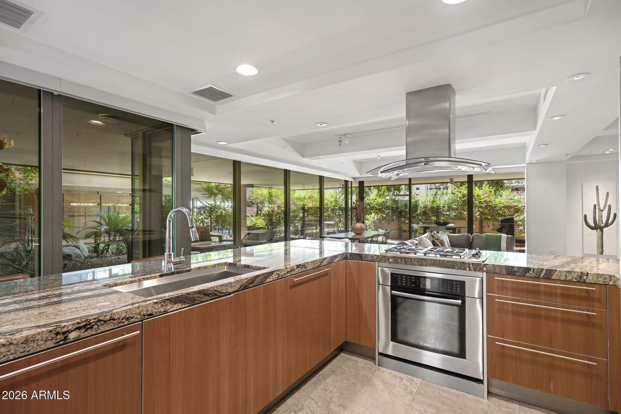 7127 E Rancho Vista Dr #1006