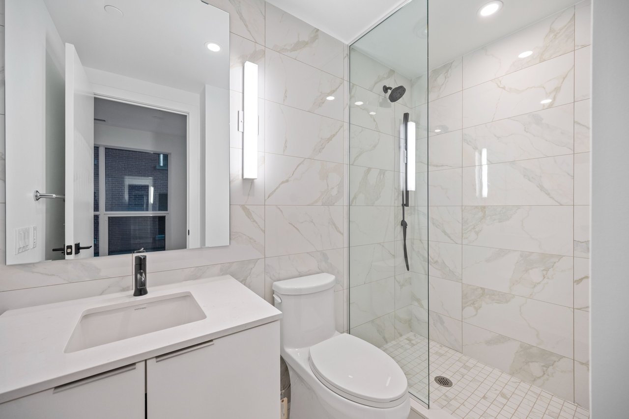 327 King Street W Unit: 302