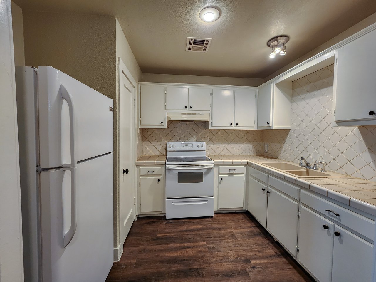 1002 Overland Ct