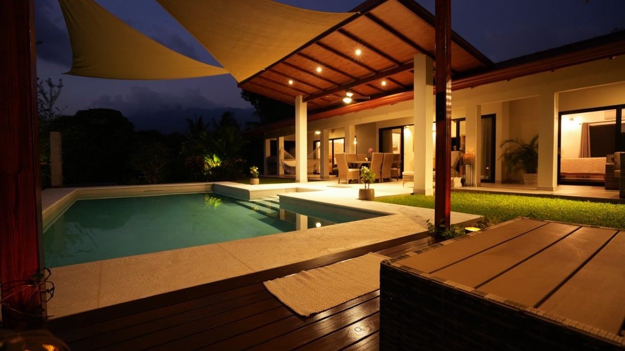 Stunning 2-Bedroom, 2-Bathroom Home with Pool on a Spacious Lot in Ojochal – Calle Papagayo