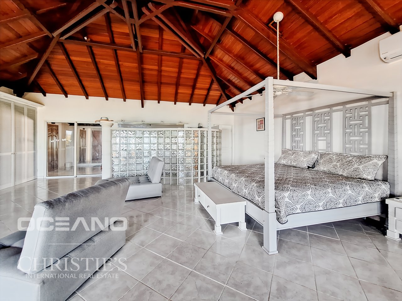 Exceptional Villa – Panoramic Ocean View (Oyster Pond)