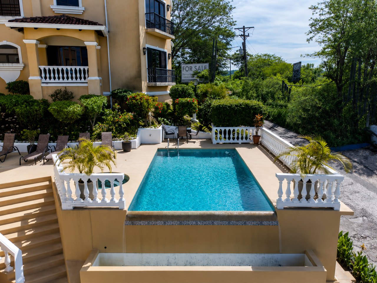 Flamingo Marina Real 11 – Move-in Ready Condo Steps from Flamingo Beach   