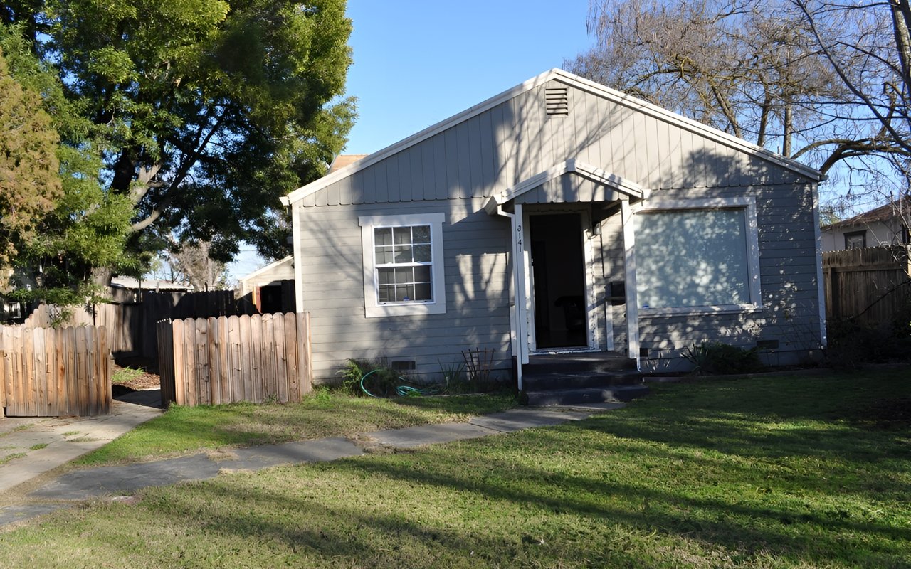 New Listing in Tahoe Park! 3141 Kroy Sacramento, CA 95820