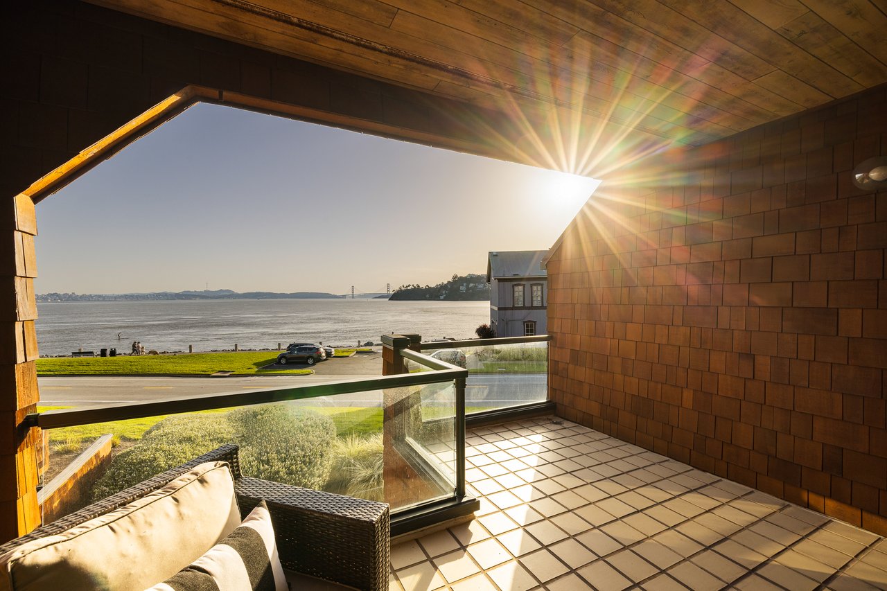 Luxury Condo with Sweeping Bay Views