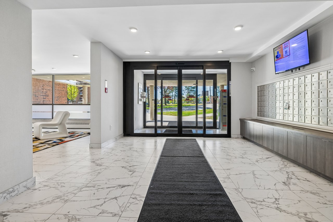Bright and spacious studio apartment in great location