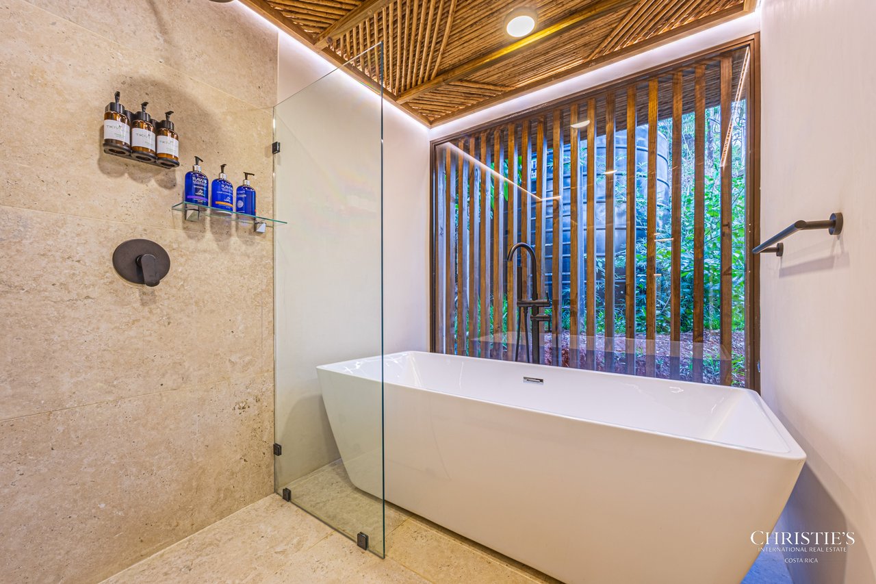 Luxury Hotel Boutique with Ocean Views | Walking distance to the beach | 13.2 Acres