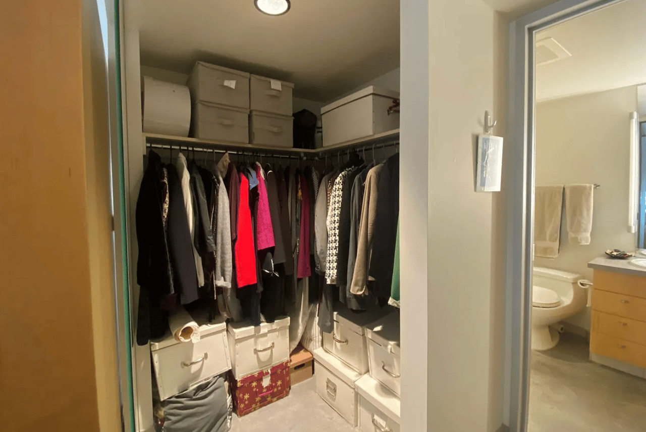 221 E College St Apt 709