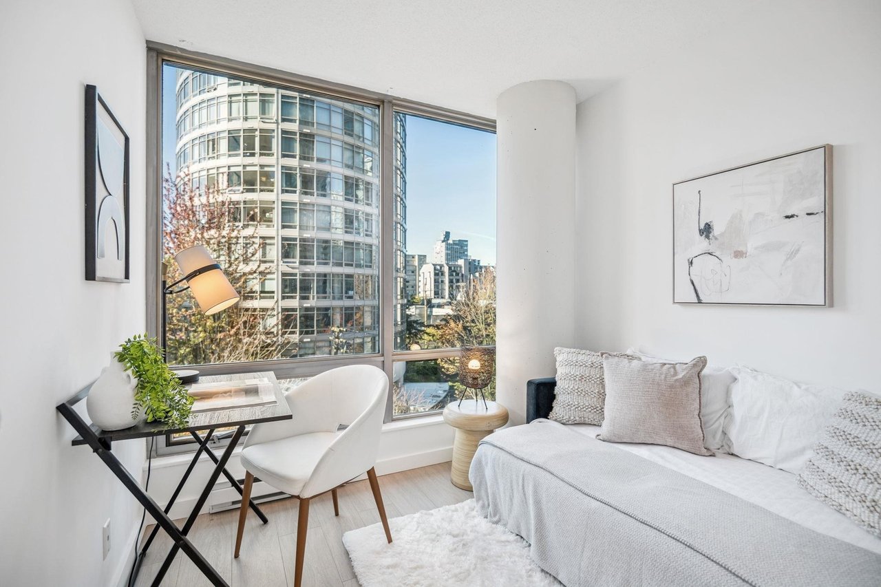 1200 W Georgia St, #706