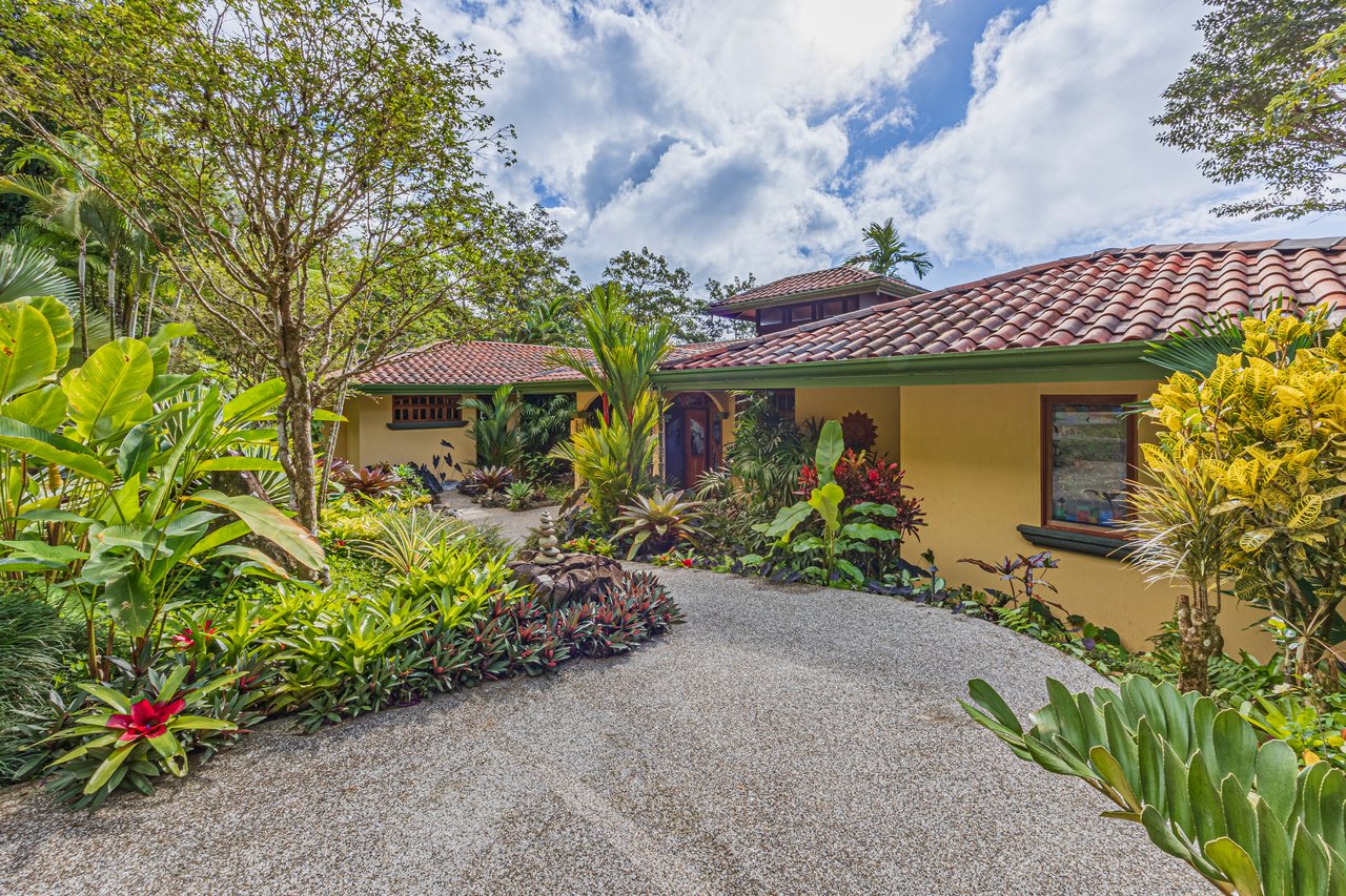 Costa Verde Estates Oceanview Home with Guest House