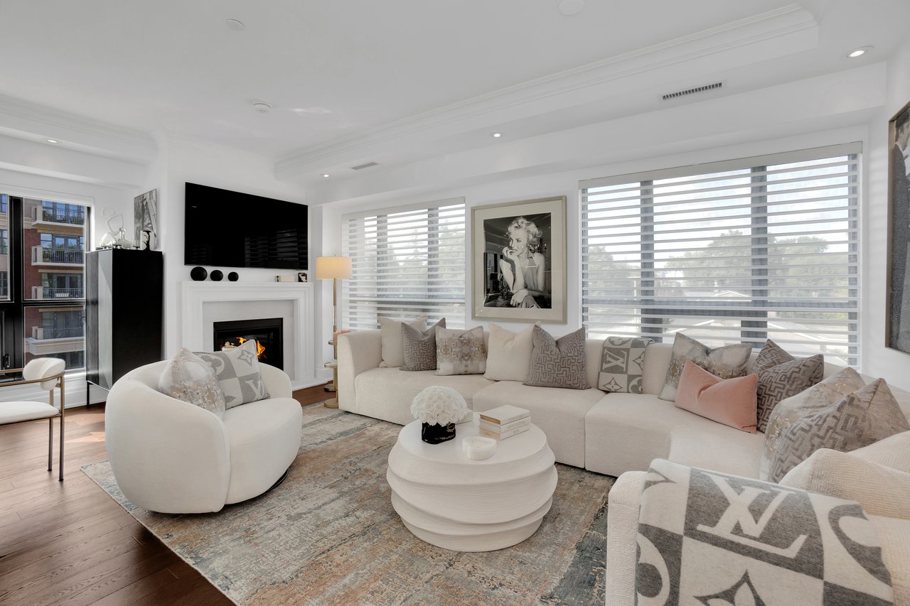 4 The Kingsway #404, Toronto Ontario