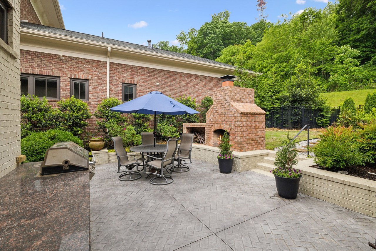 1025 Falling Leaf Cir