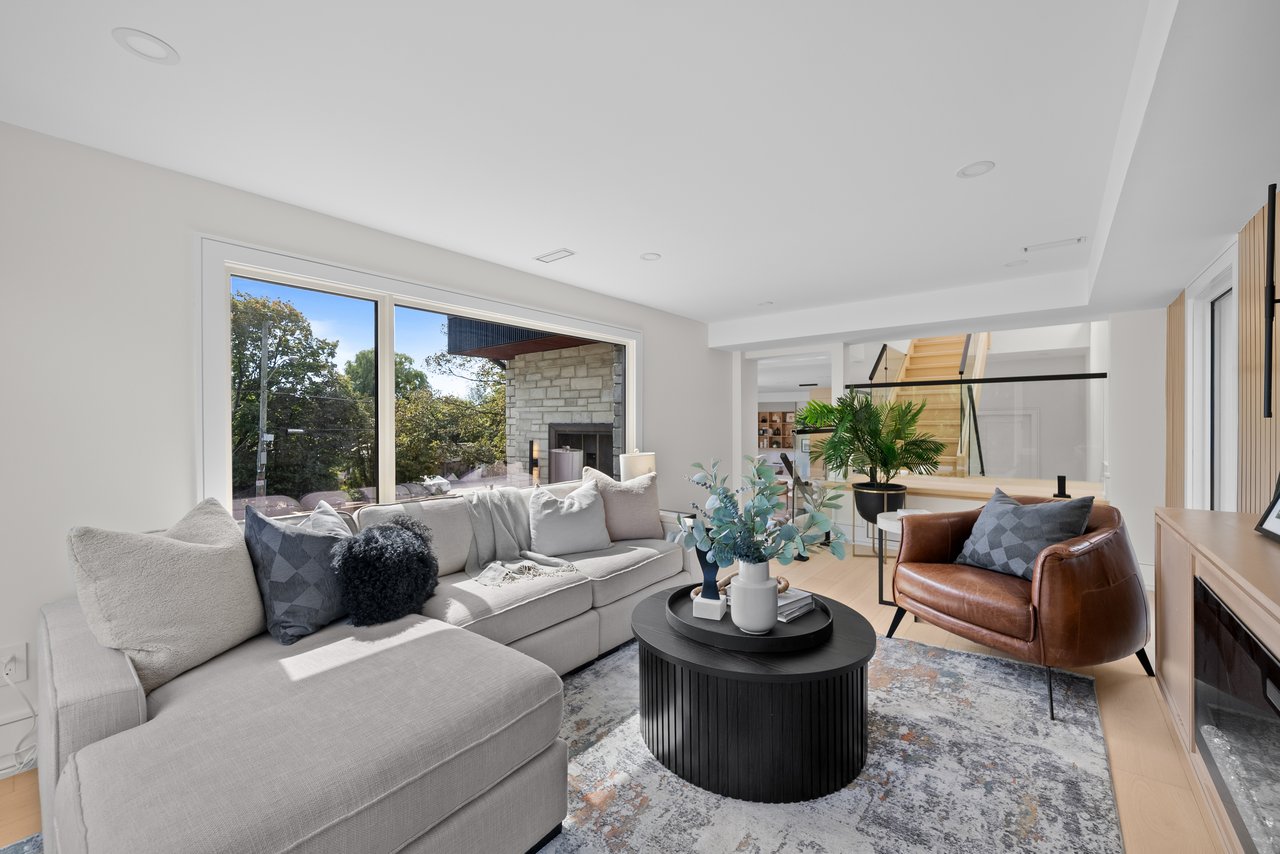 44 Sunnypoint Crescent