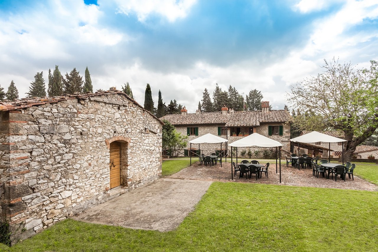 High End Country Villa With Apartments