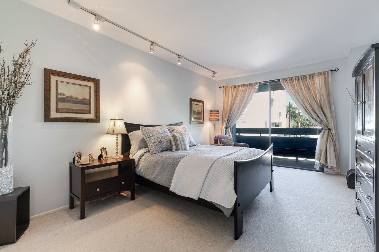 11322 Camarillo #201