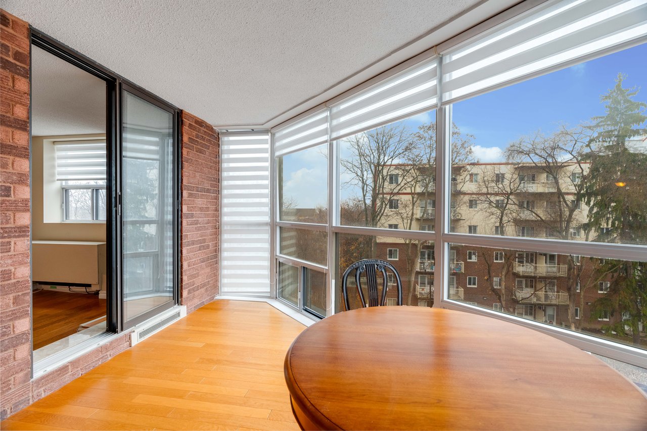 beautiful 2 bedroom 2 bath Condo in downtown London