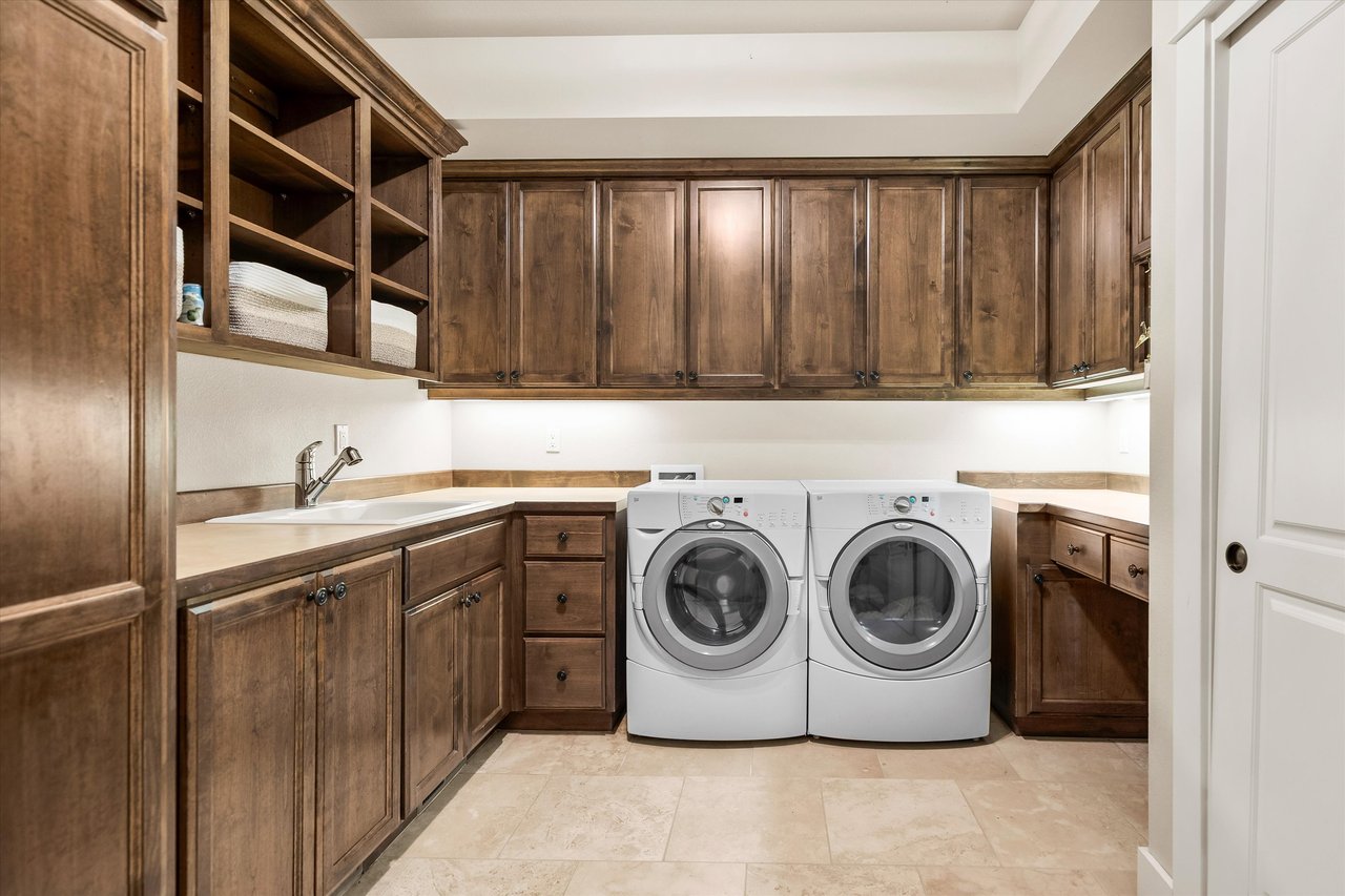 2589 NW Champion Circle