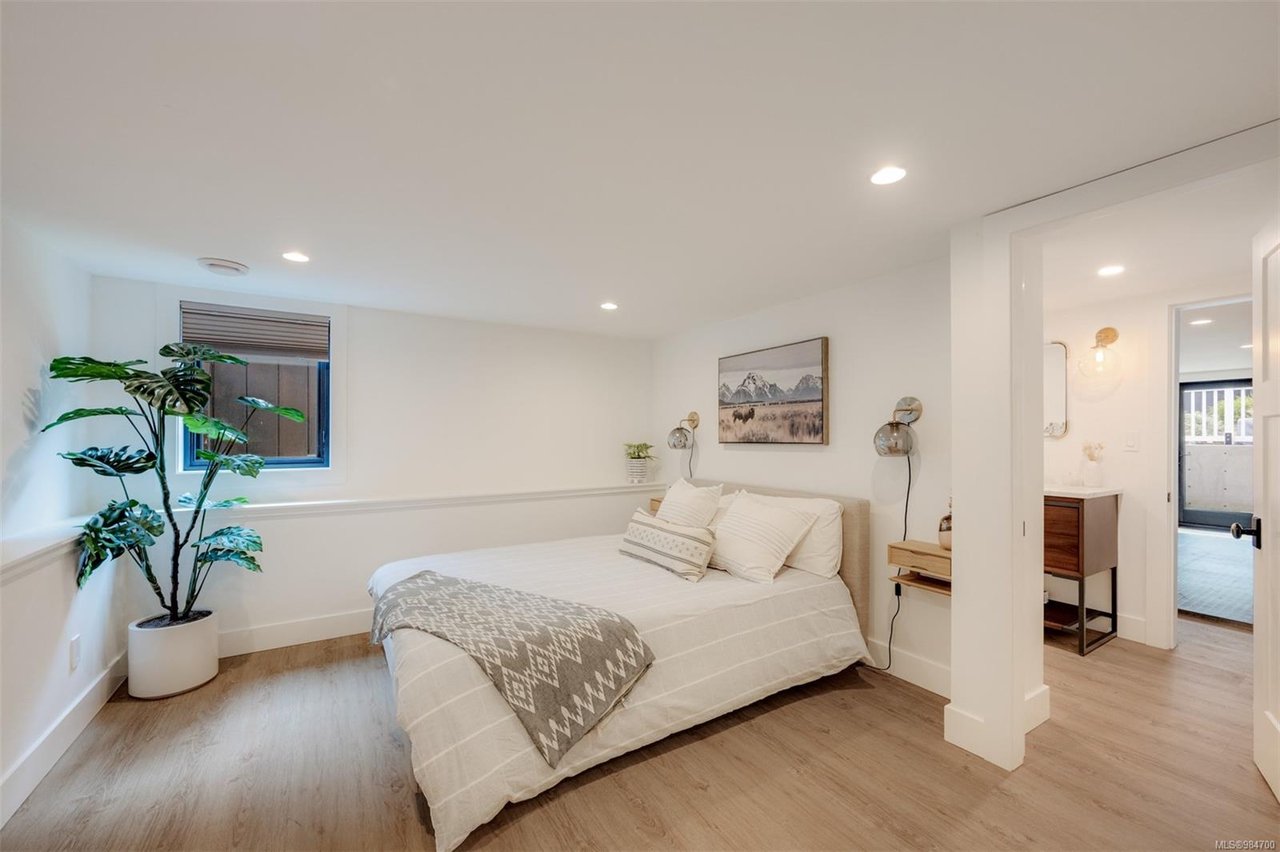 1248 Hewlett Pl