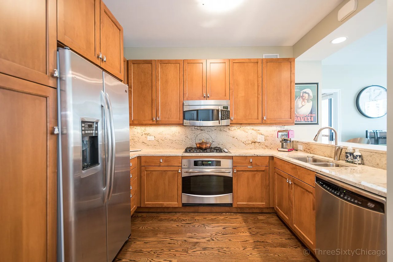 600 N Lake Shore Dr Apt 807