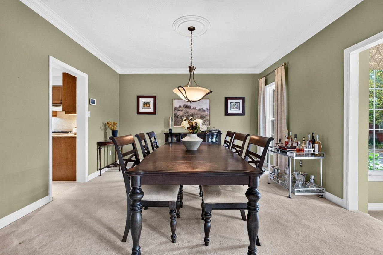 Executive Millcroft Townhome