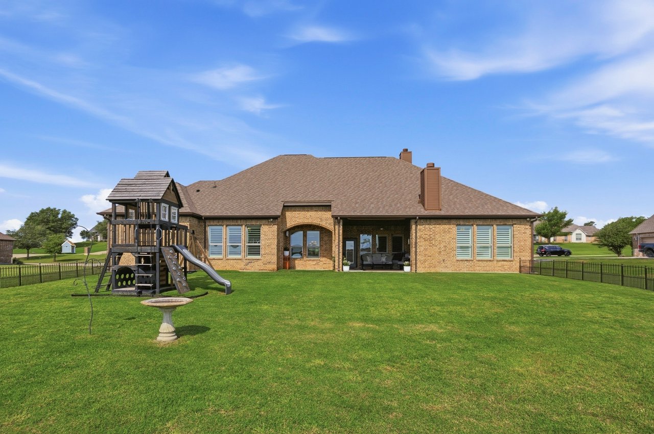 Gated Community Minutes from Eagle Mountain Lake!