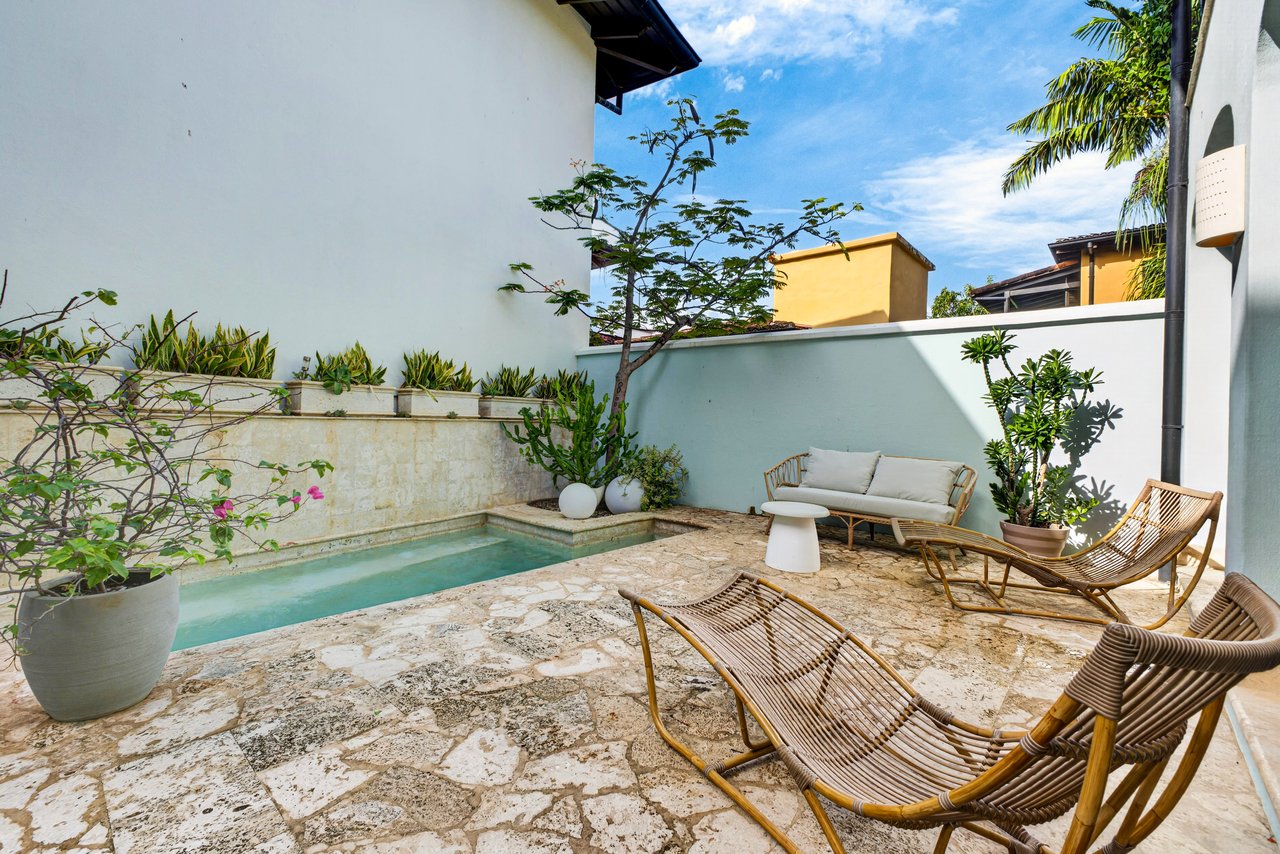 16 Calle La Ronda | Renovated Three-Bedroom Home Steps from Playa Danta