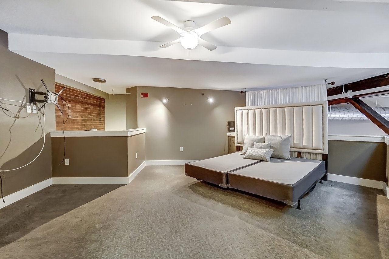 26 E 6th St. (3 units available.) #702, #802 #803