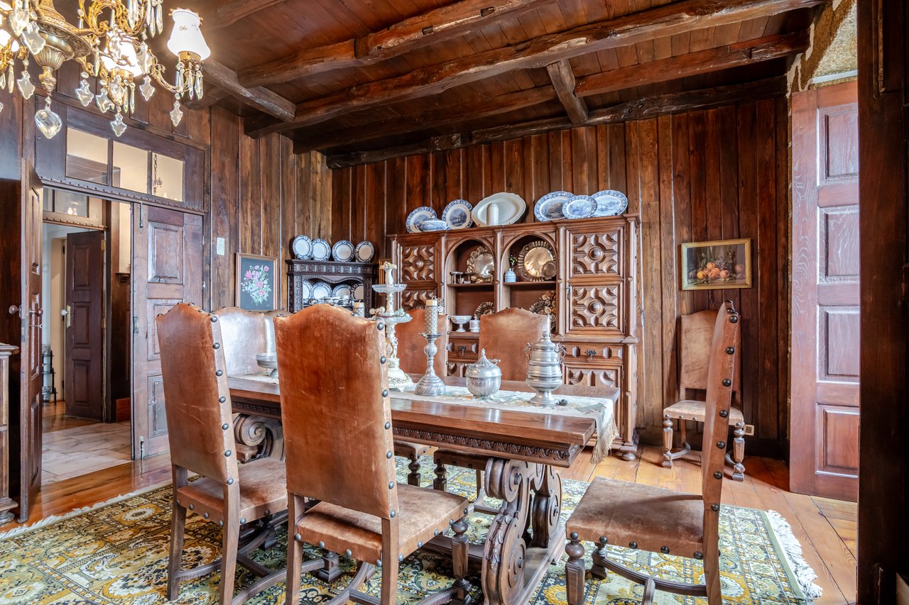 Rustic Four-Bedroom House with Private Land in Folhadela, Vila Real