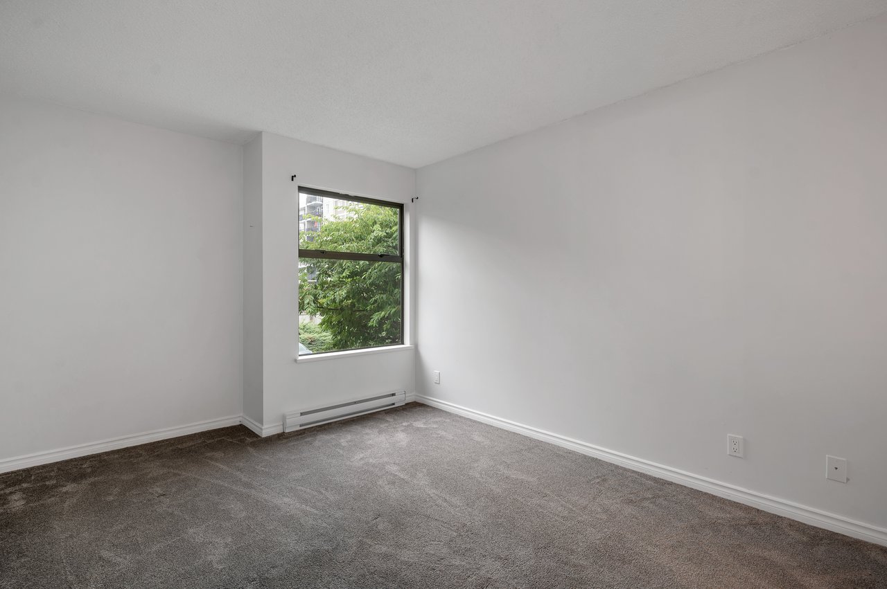 585 Dogwood St S # 201