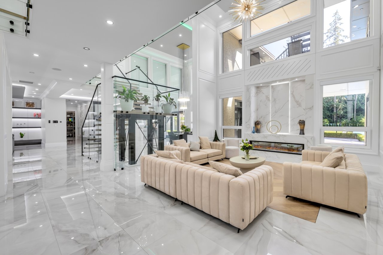 2.5 Acre Luxury Estate