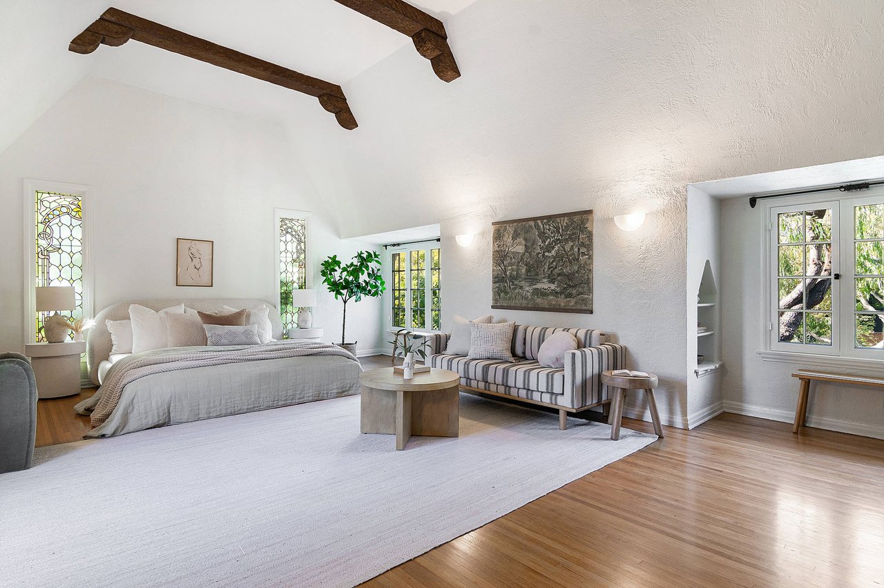 1626 N Orange Grove Ave