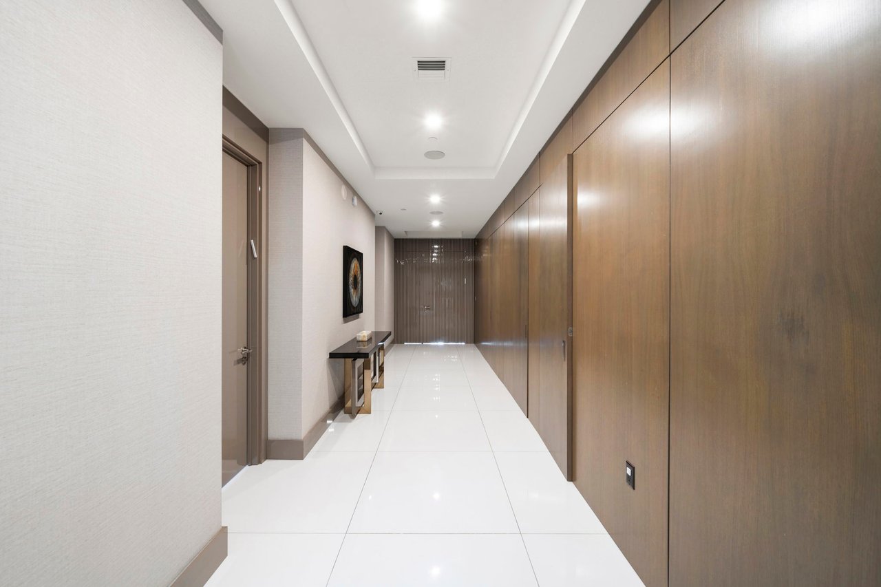 4100 Island Blvd # 1 Unit: PH-1