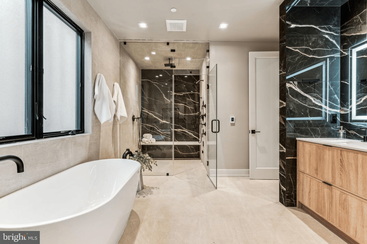 336 S Hicks St, Philadelphia, PA 19102