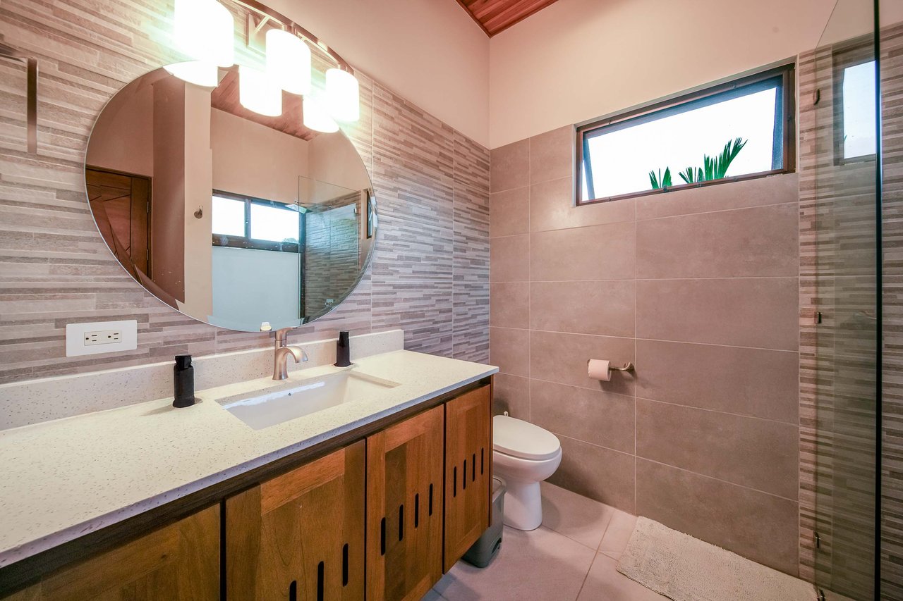 Guest House and Infinity Pool Ocean View Luxury Estate