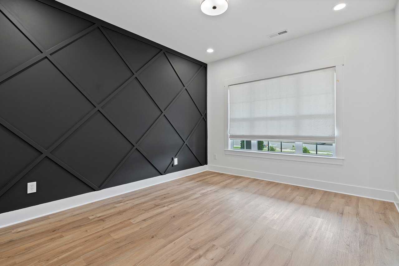 SPACE SPACE SPACE with a Luxury feel! Office AND Bonus Room!Office AND Bonus Room!
