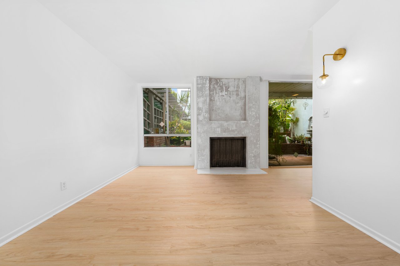 406 N Oakhurst Dr #105, Beverly Hills