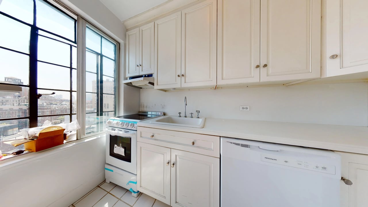 1 Christopher St, #8D