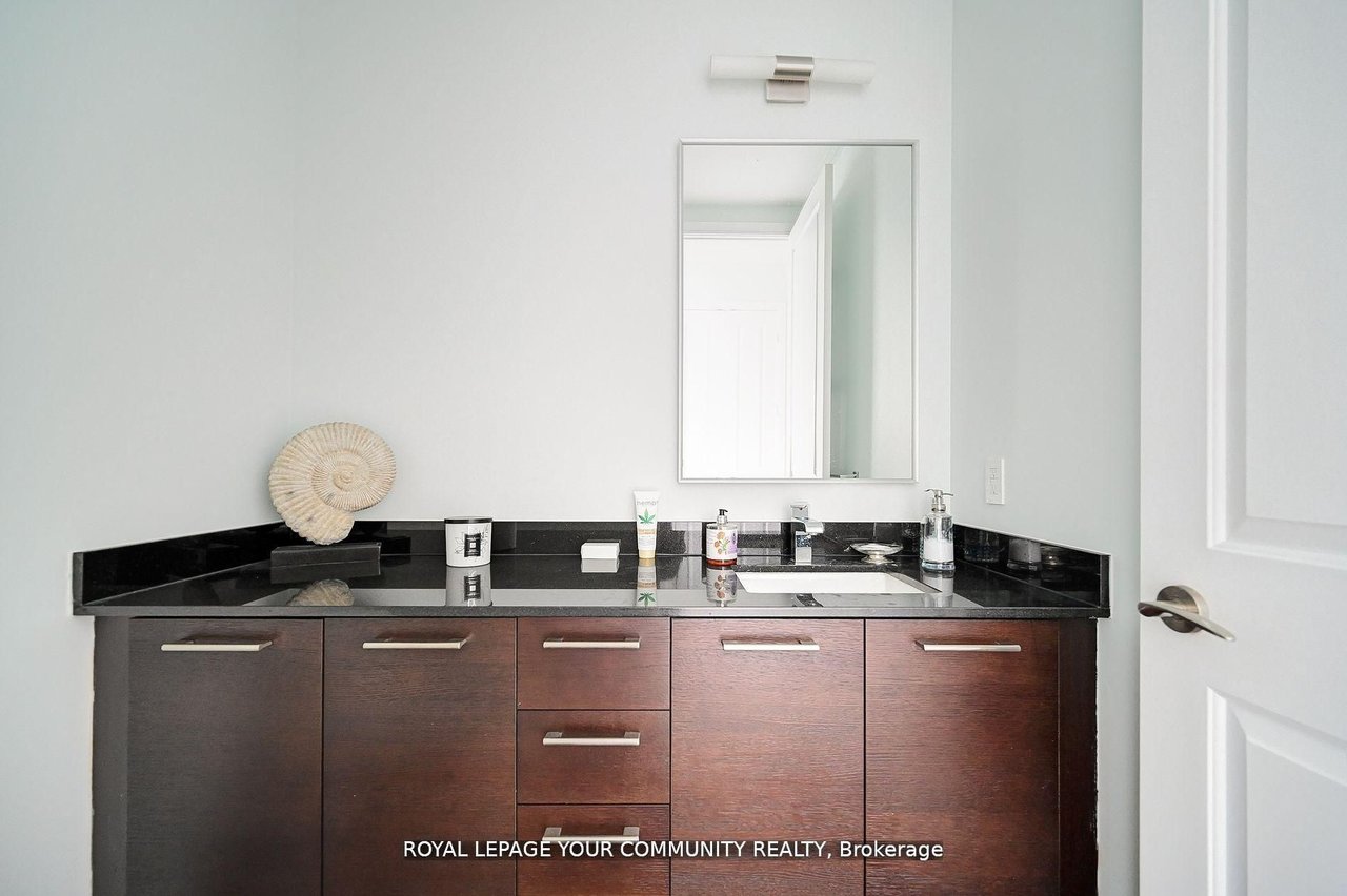 PREMIUM YORKVILLE LIVING