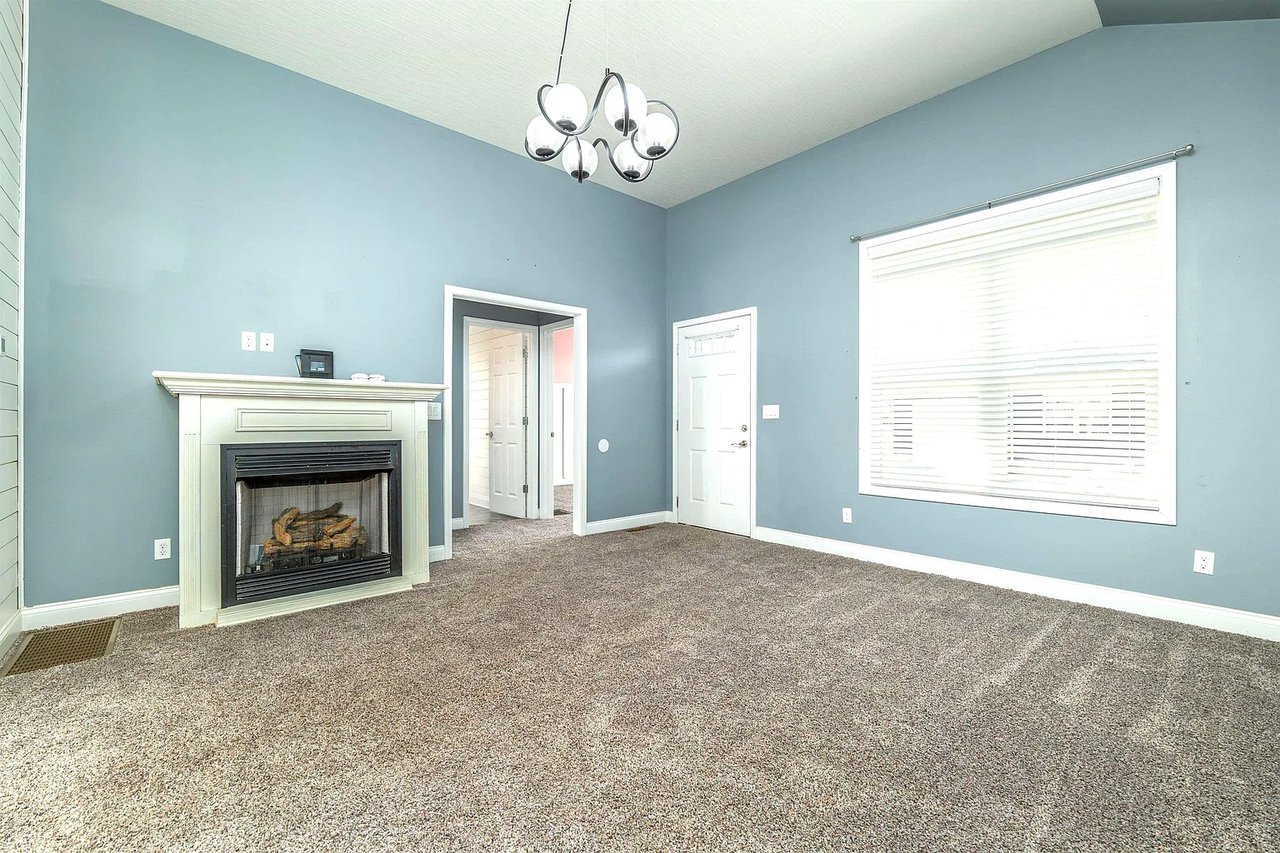 8 Bridgewood Dr
