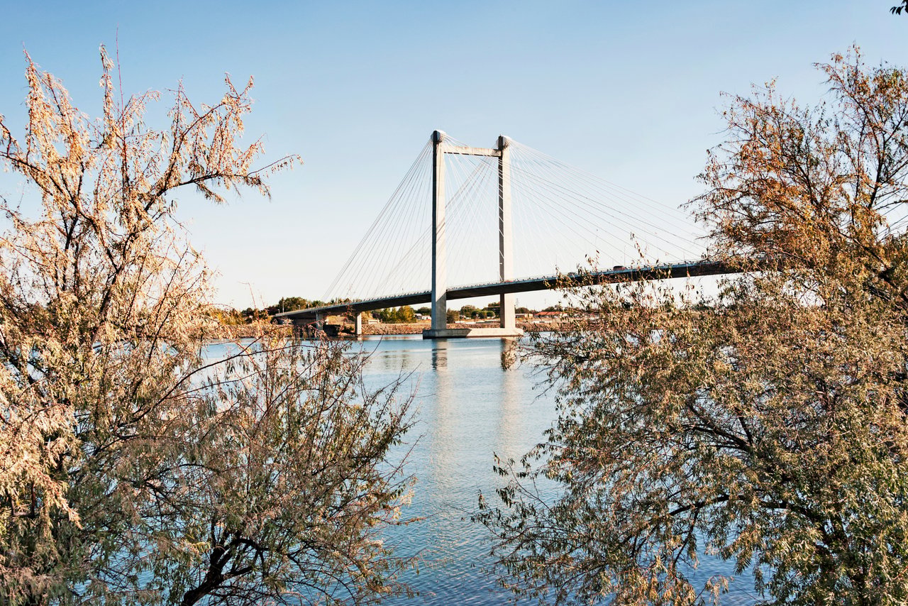 View of the Columbia river and Cable bridge that connects Pasco to Kennewick in Tri-Cities